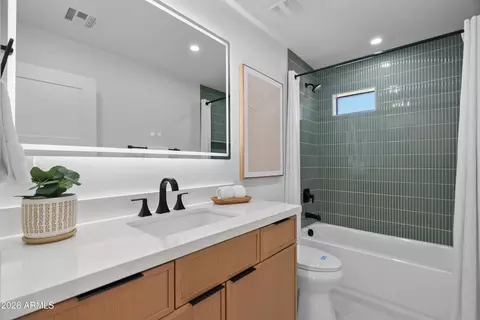 Bath - 3860 E Clarendon Ave, Phoenix, AZ 85018 photo 4 of 5