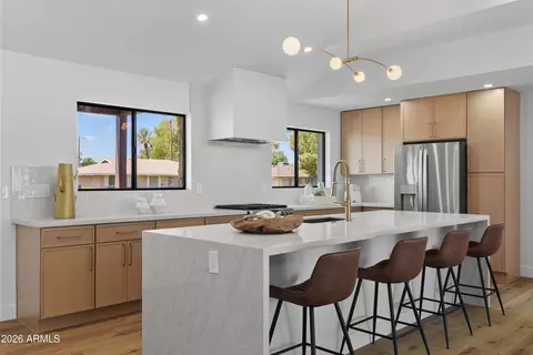 Kitchen - 3860 E Clarendon Ave, Phoenix, AZ 85018 photo 2 of 7