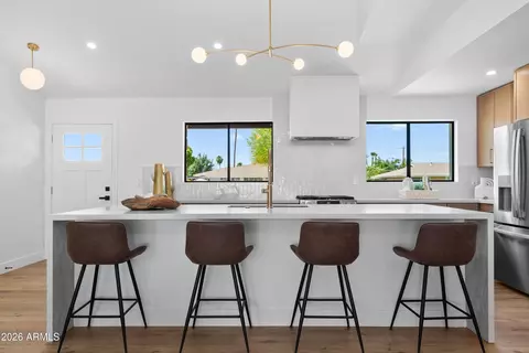 Kitchen - 3860 E Clarendon Ave, Phoenix, AZ 85018 photo 5 of 7
