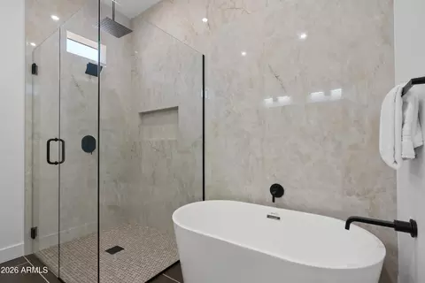 Bath - 3860 E Clarendon Ave, Phoenix, AZ 85018 photo 3 of 5