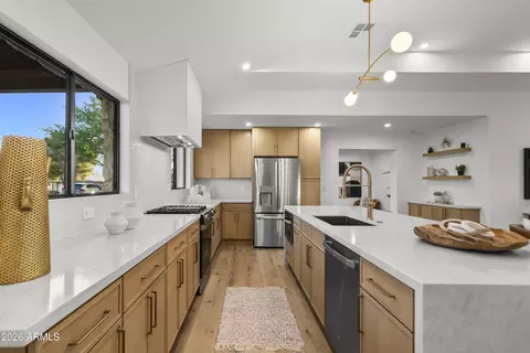 Kitchen - 3860 E Clarendon Ave, Phoenix, AZ 85018 photo 7 of 7