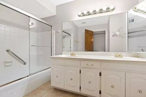 Bath - 2059 E Manhatton Dr, Tempe, AZ 85282 photo 3 of 4