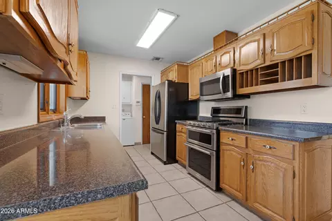 Kitchen - 2059 E Manhatton Dr, Tempe, AZ 85282 photo 3 of 3
