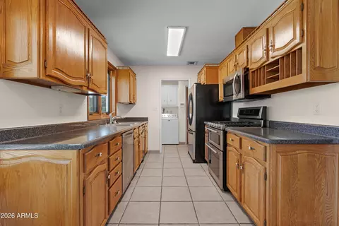 Kitchen - 2059 E Manhatton Dr, Tempe, AZ 85282 photo 1 of 3