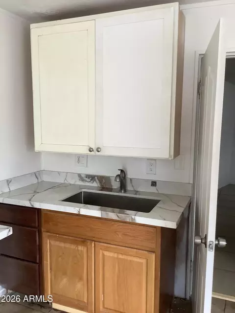 Kitchen - 1414 E Purdue Ave, Phoenix, AZ 85020 photo 2 of 2