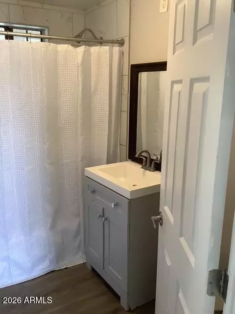 Bath - 1414 E Purdue Ave, Phoenix, AZ 85020 photo 3 of 3