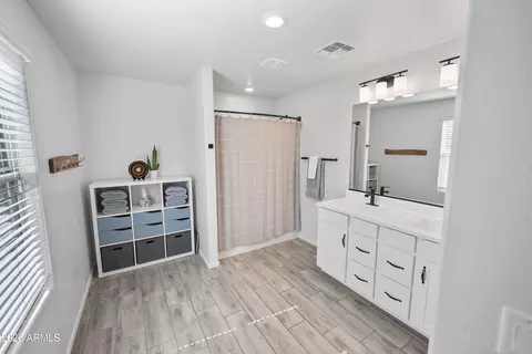 Bath - 654 E Buckingham Ave, Gilbert, AZ 85297 photo 2 of 2