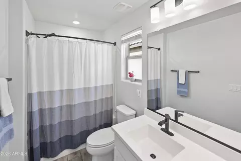 Bath - 654 E Buckingham Ave, Gilbert, AZ 85297 photo 1 of 2