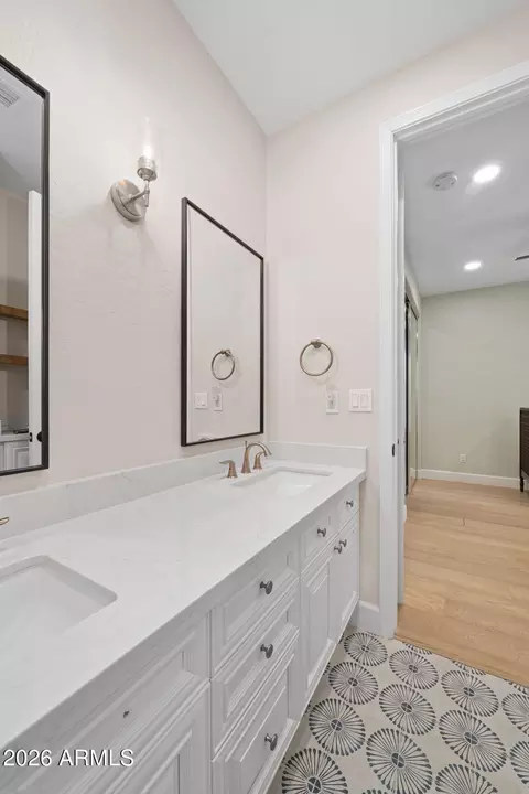 Bath - 2517 S Constellation Way, Gilbert, AZ 85295 photo 8 of 9
