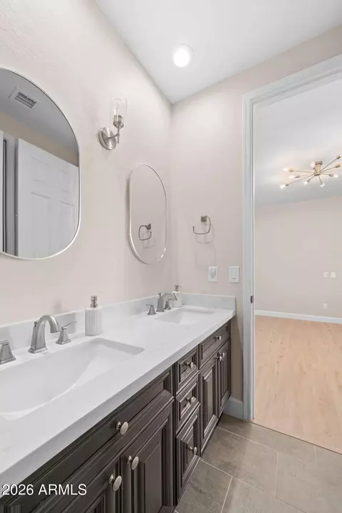 Bath - 2517 S Constellation Way, Gilbert, AZ 85295 photo 3 of 9
