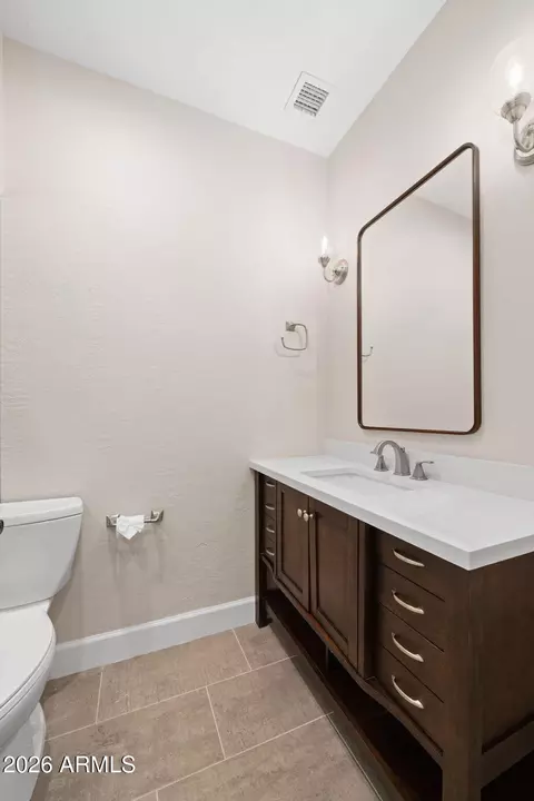 Bath - 2517 S Constellation Way, Gilbert, AZ 85295 photo 4 of 9
