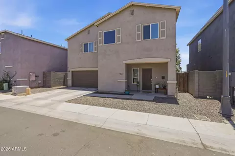 Exterior - 1021 E Odeum Ln, Phoenix, AZ 85040 photo 3 of 9