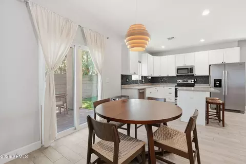 Dining - 1021 E Odeum Ln, Phoenix, AZ 85040 photo 2 of 2