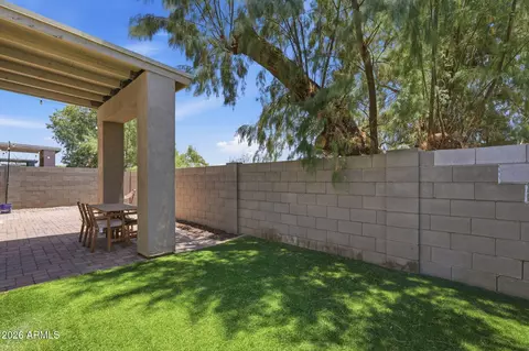 Exterior - 1021 E Odeum Ln, Phoenix, AZ 85040 photo 8 of 9