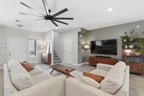 Living - 1021 E Odeum Ln, Phoenix, AZ 85040 photo 1 of 2