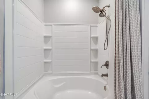 Bath - 1021 E Odeum Ln, Phoenix, AZ 85040 photo 1 of 2