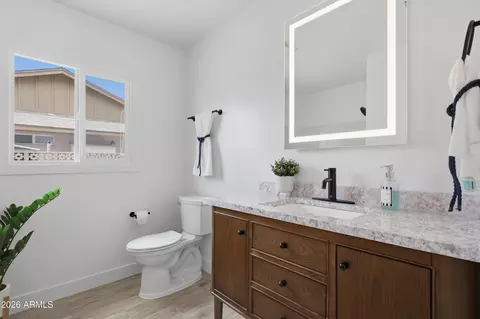 Bath - 3453 W Hearn Rd, Phoenix, AZ 85053 photo 2 of 3