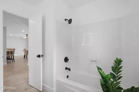 Bath - 3453 W Hearn Rd, Phoenix, AZ 85053 photo 3 of 3