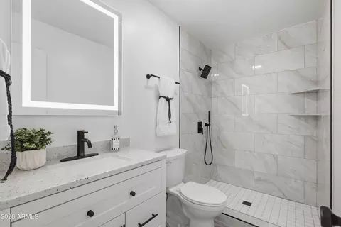 Bath - 3453 W Hearn Rd, Phoenix, AZ 85053 photo 1 of 3