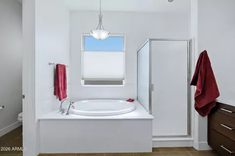 Bath - 3034 E Desert Ln, Phoenix, AZ 85042 photo 2 of 5
