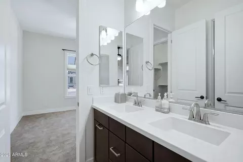 Bath - 3034 E Desert Ln, Phoenix, AZ 85042 photo 3 of 5