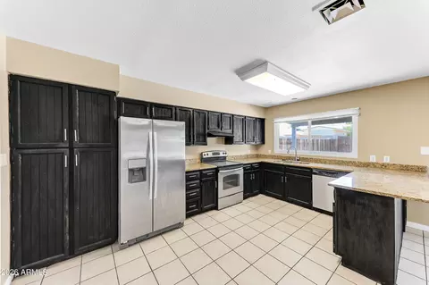 Kitchen - 4723 E Vineyard Rd, Phoenix, AZ 85042 photo 1 of 2