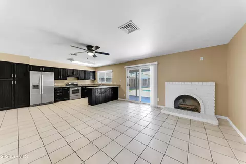 Living - 4723 E Vineyard Rd, Phoenix, AZ 85042 photo 4 of 7