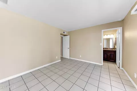 Bedroom - 4723 E Vineyard Rd, Phoenix, AZ 85042 photo 2 of 3