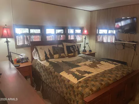 Bedroom - 2871 Moose Trl, Overgaard, AZ 85933 photo 1 of 5