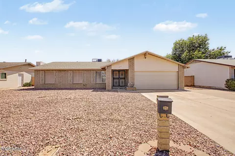 3753 W Dalphin Rd, Phoenix, AZ 85051