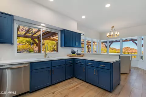 5654 E Mesquite Ln, Phoenix, AZ 85018 photo 10