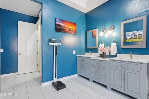 Bath - 6964 E Grandview St, Mesa, AZ 85207 photo 4 of 8