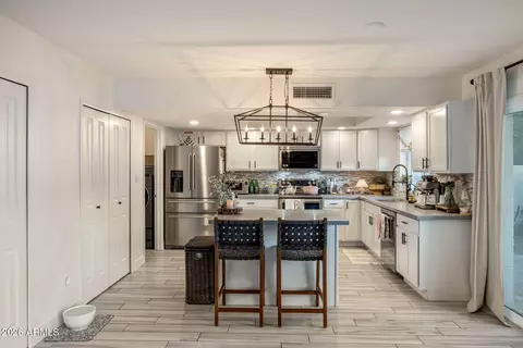 Kitchen - 1917 E Karen Dr, Phoenix, AZ 85022 photo 3 of 5