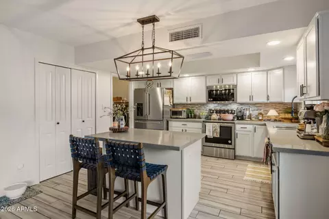 Kitchen - 1917 E Karen Dr, Phoenix, AZ 85022 photo 4 of 5