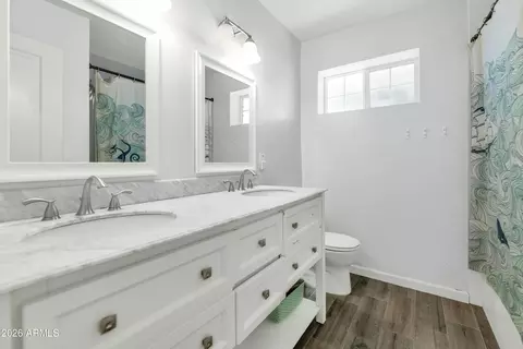 Bath - 5001 E Flower St, Phoenix, AZ 85018 photo 2 of 3
