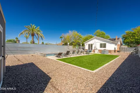 Exterior - 933 E Granada Rd, Phoenix, AZ 85006 photo 9 of 14