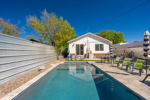 Exterior - 933 E Granada Rd, Phoenix, AZ 85006 photo 6 of 14