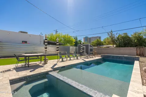 Exterior - 933 E Granada Rd, Phoenix, AZ 85006 photo 4 of 14