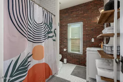 Bath - 933 E Granada Rd, Phoenix, AZ 85006 photo 4 of 6