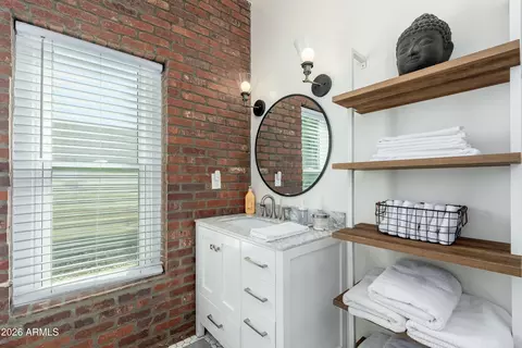 Bath - 933 E Granada Rd, Phoenix, AZ 85006 photo 6 of 6