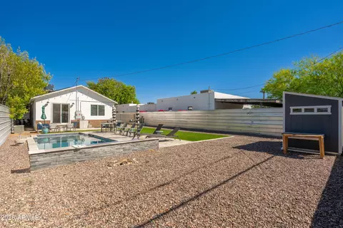 Exterior - 933 E Granada Rd, Phoenix, AZ 85006 photo 8 of 14