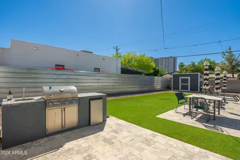 Exterior - 933 E Granada Rd, Phoenix, AZ 85006 photo 12 of 14