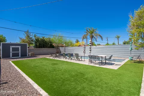 Exterior - 933 E Granada Rd, Phoenix, AZ 85006 photo 10 of 14