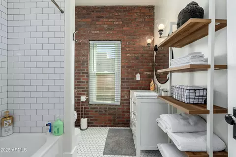 Bath - 933 E Granada Rd, Phoenix, AZ 85006 photo 5 of 6