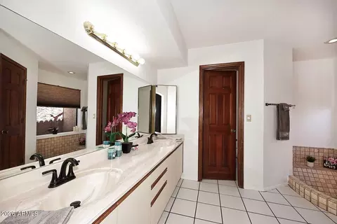 Bath - 310 E Breckenridge Way, Gilbert, AZ 85234 photo 3 of 5