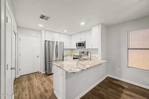 Kitchen - 1510 E Mineral Rd, Gilbert, AZ 85234 photo 2 of 2