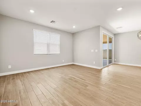 Living - 334 W Flatiron Trl, Apache Junction, AZ 85120 photo 4 of 5
