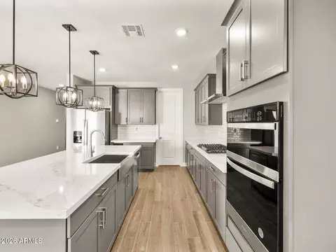 Kitchen - 334 W Flatiron Trl, Apache Junction, AZ 85120 photo 2 of 5