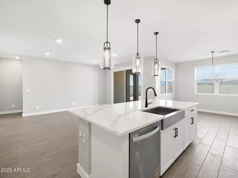 Kitchen - 325 W Rock Needle Trl, Apache Junction, AZ 85120 photo 4 of 5
