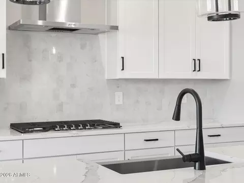 Kitchen - 325 W Rock Needle Trl, Apache Junction, AZ 85120 photo 3 of 5